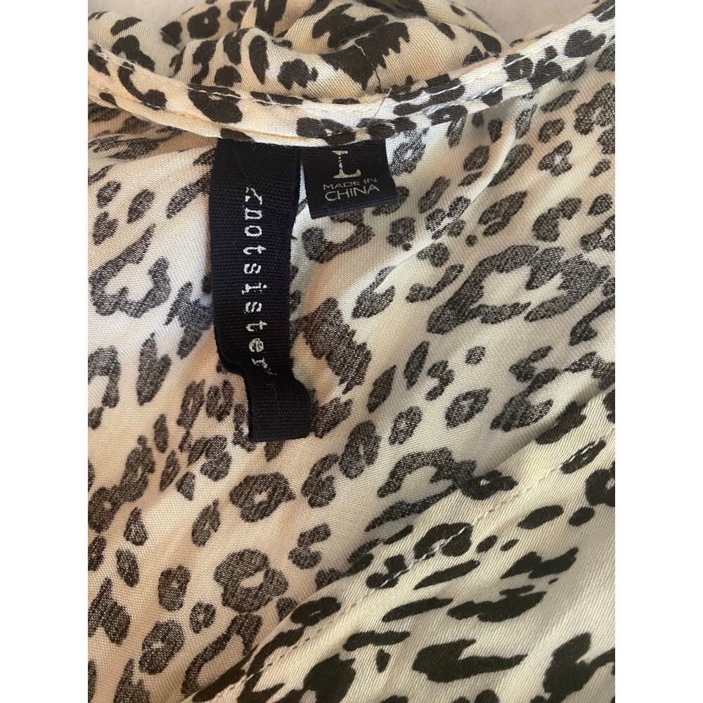 KnotSisters V-neck Cheetah Print blouse ruffle sleeves size L 100% Viscose - Picture 3 of 5